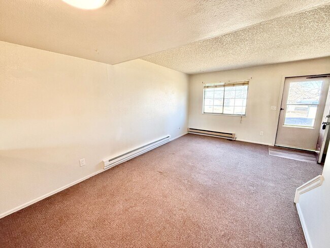Building Photo - 87 Castle Royal Dr