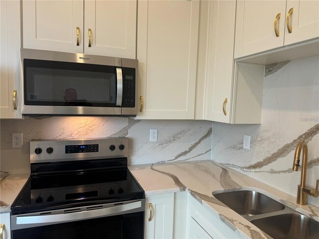 Building Photo - 798 TETBURY Lp
