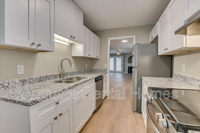 Building Photo - 111 Kelly Dr