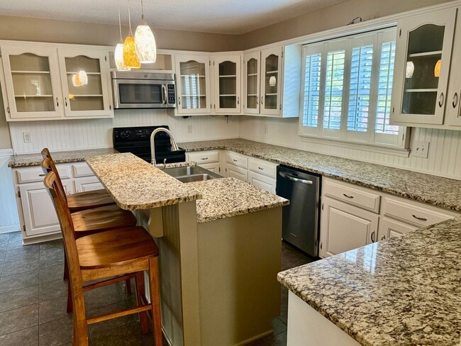Building Photo - 3053 Woodale Cir