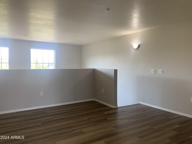 Building Photo - 280 S Evergreen Rd