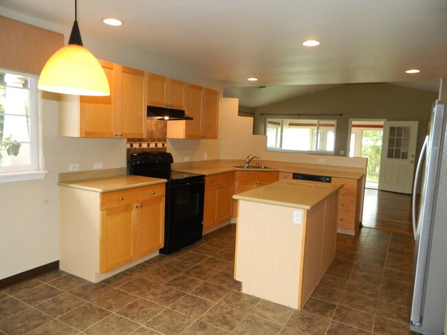 Building Photo - Beautifully Upgraded 3BR/2BA Home in Luala?i Subdivision