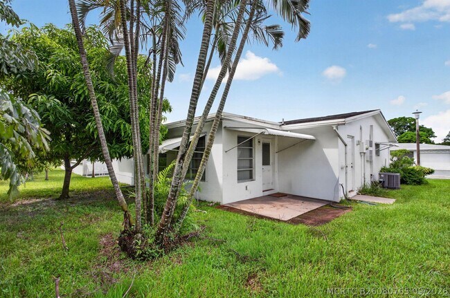 Building Photo - 1010 NW 72nd Terrace