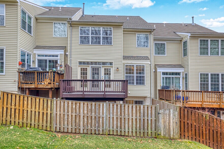Building Photo - 5742 Governors Pond Cir