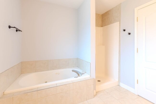 Building Photo - 3 bed, 2.5 bath brick home across from Ted Rhodes Golf Course