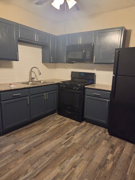 Building Photo - 301-311 W Leuda St