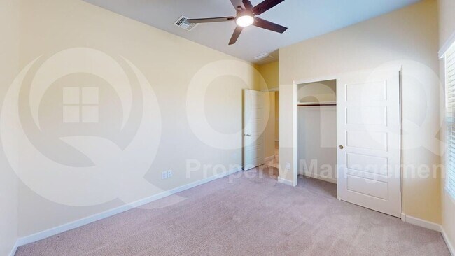 Building Photo - 2736 Calle Palta