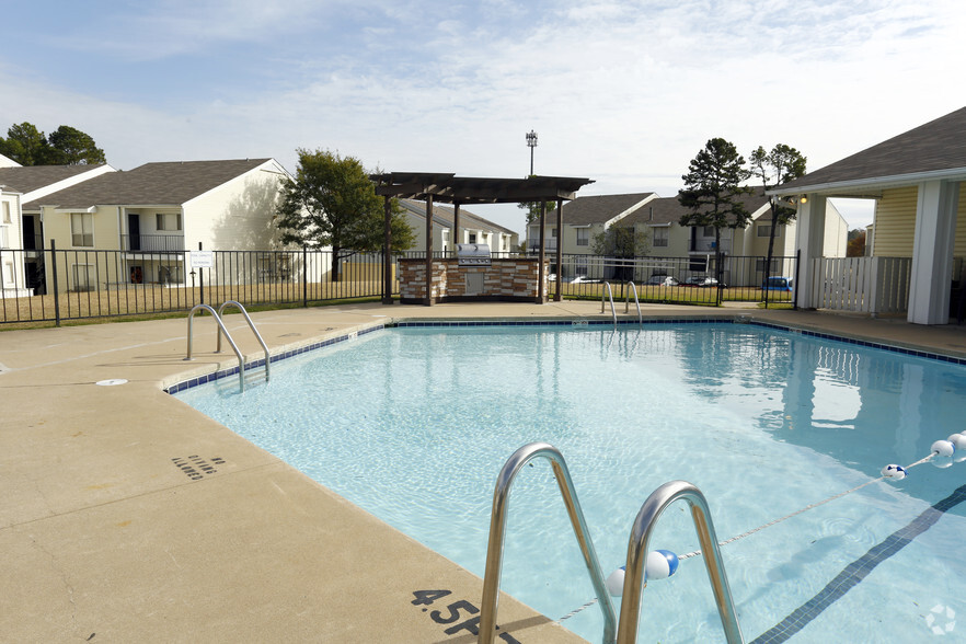 Building Photo - Towne Oaks Apartments