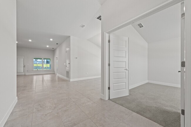 Building Photo - 618 Tanaro Ln