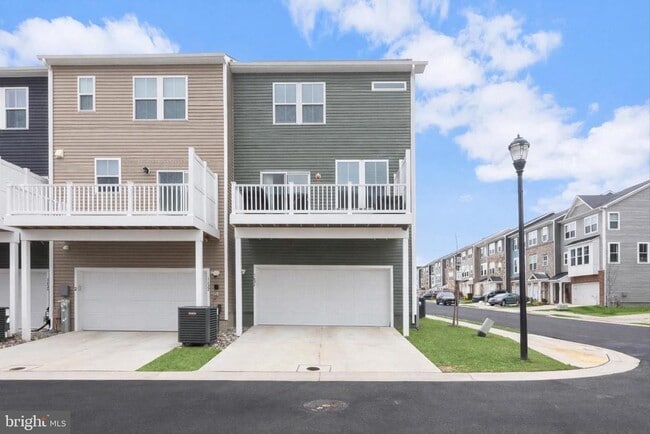 Building Photo - 1624 Aster Ln