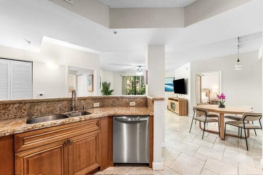 Building Photo - 720 S Sapodilla Ave