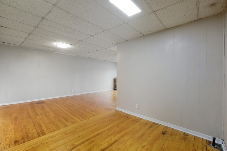 Building Photo - 117 W 1st St