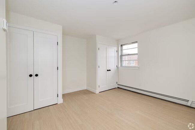 Building Photo - 921 Tyson Ave