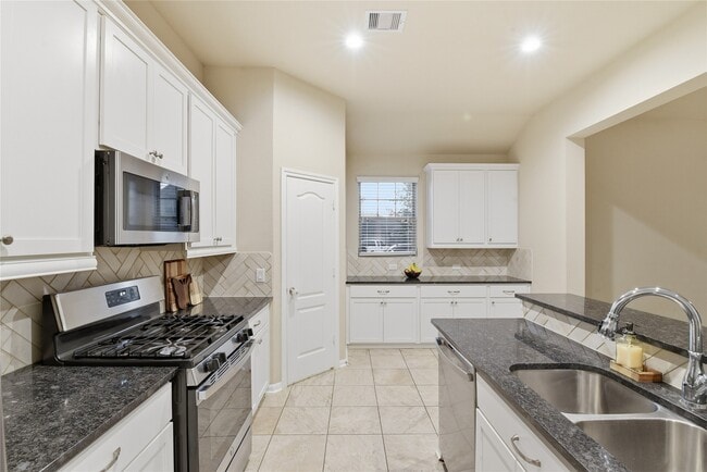 Building Photo - 6818 Aspen Peak Dr