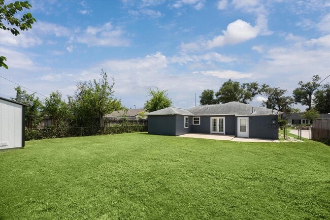 Primary Photo - 6906 Raton St