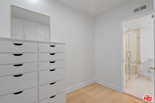 Building Photo - 4159 Regal Oak Dr