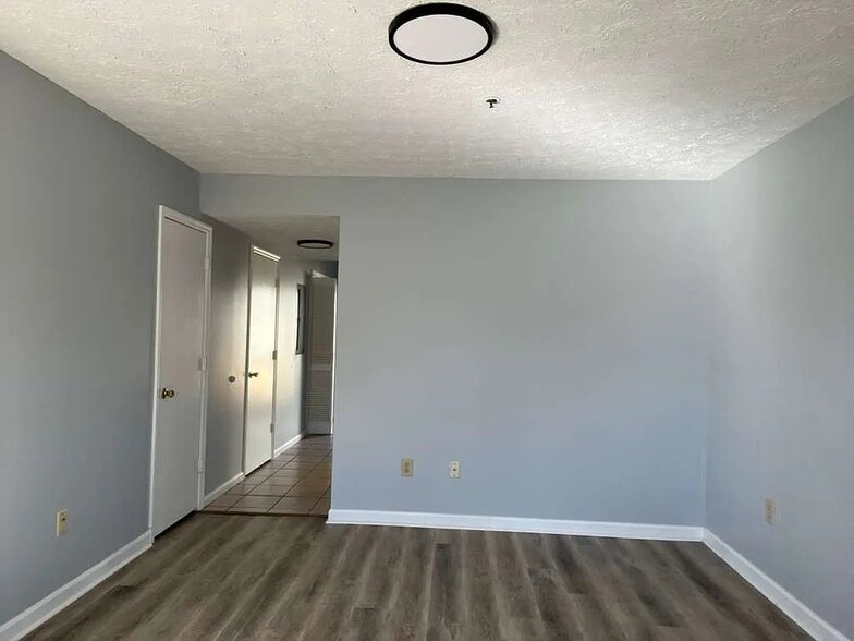 Building Photo - 1233 Shalom Dr