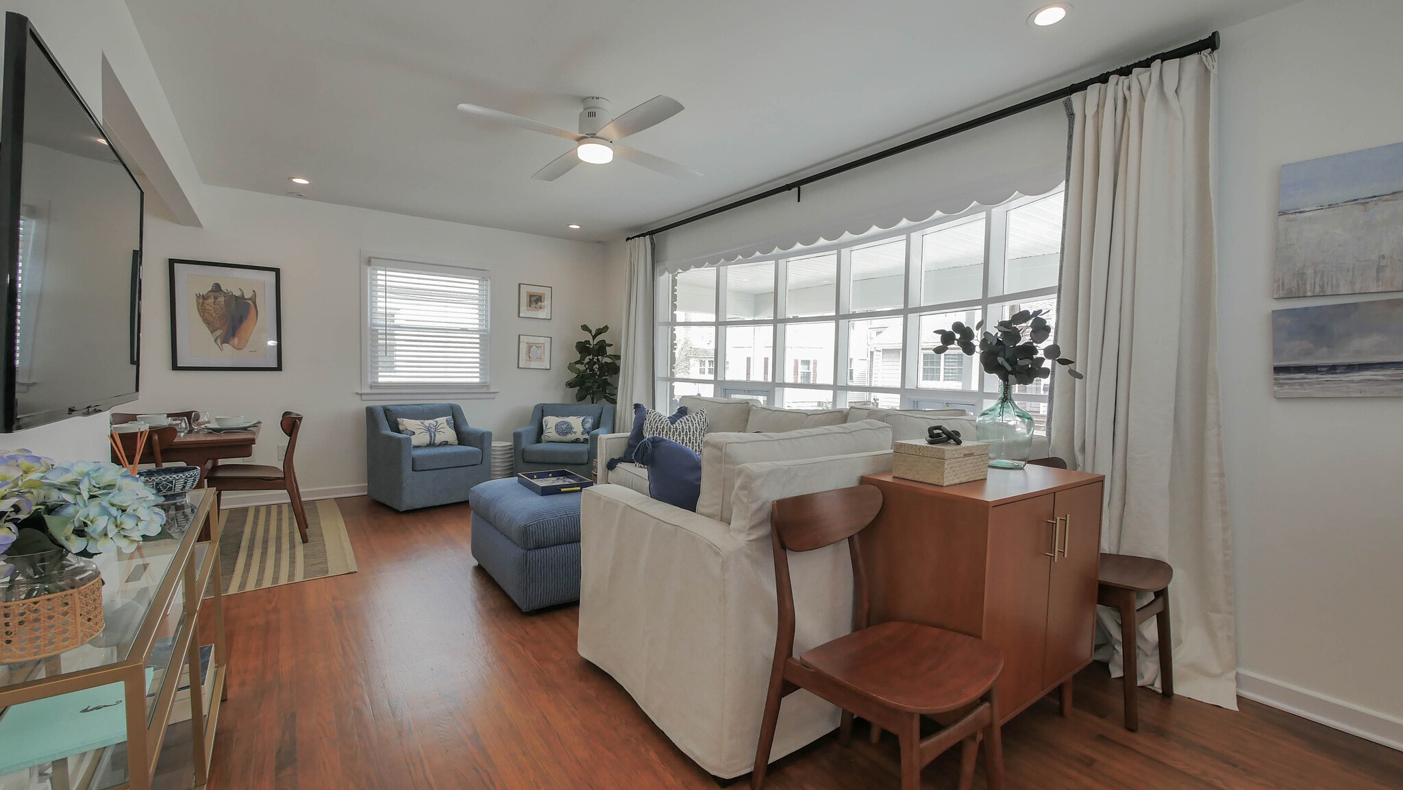 Building Photo - 12 N Delavan Ave