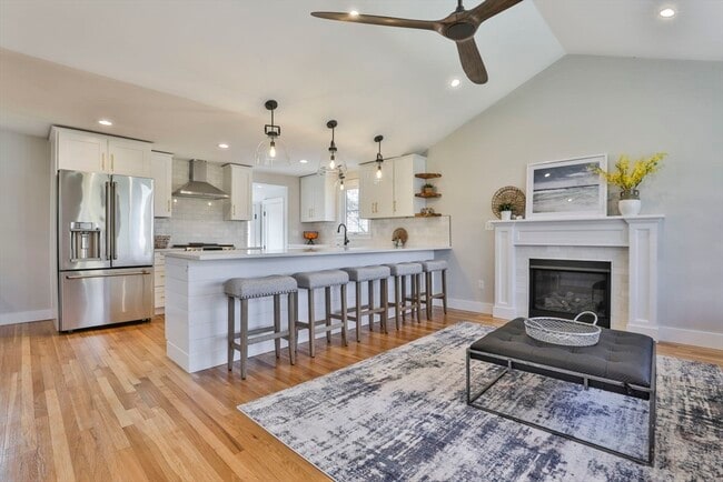 Building Photo - 7 Christopher St