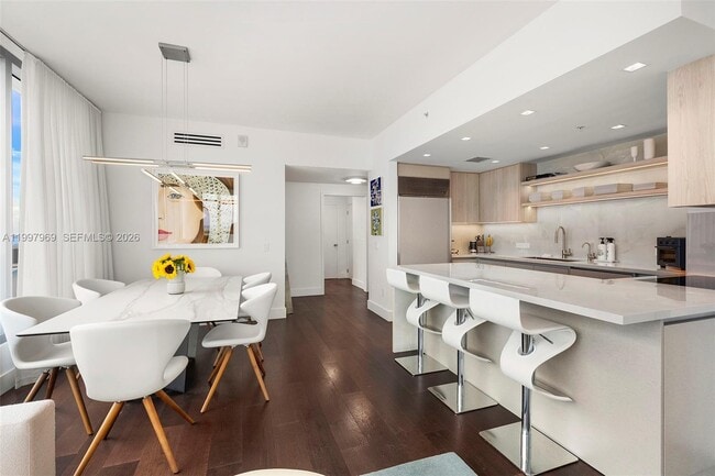 Building Photo - 6899 Collins Ave