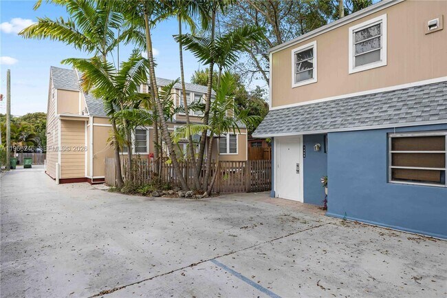 Building Photo - 1408 SW 19th Ter