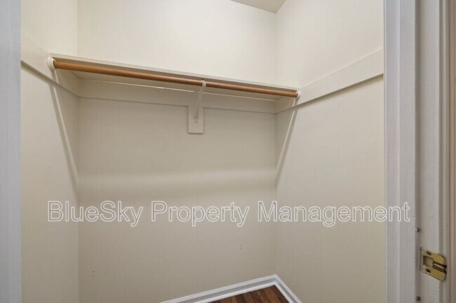 Building Photo - 1676 Royal Oak Ct