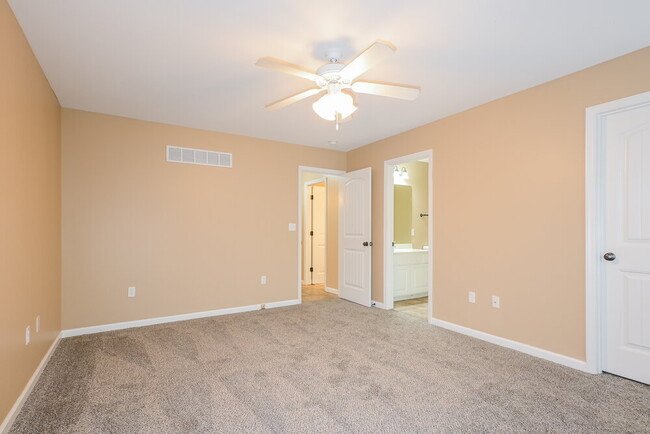 Building Photo - 2032 Belmont Dr