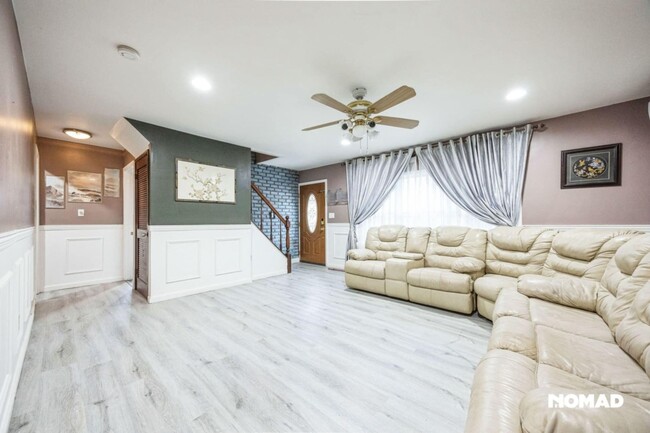 Building Photo - Spacious 5BR House in Levittown