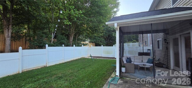 Building Photo - 2120 Maple Tree Ct