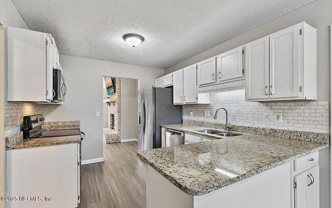 Building Photo - 4766 Dovetail Dr
