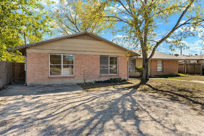 Building Photo - 308 E Cheryl Dr