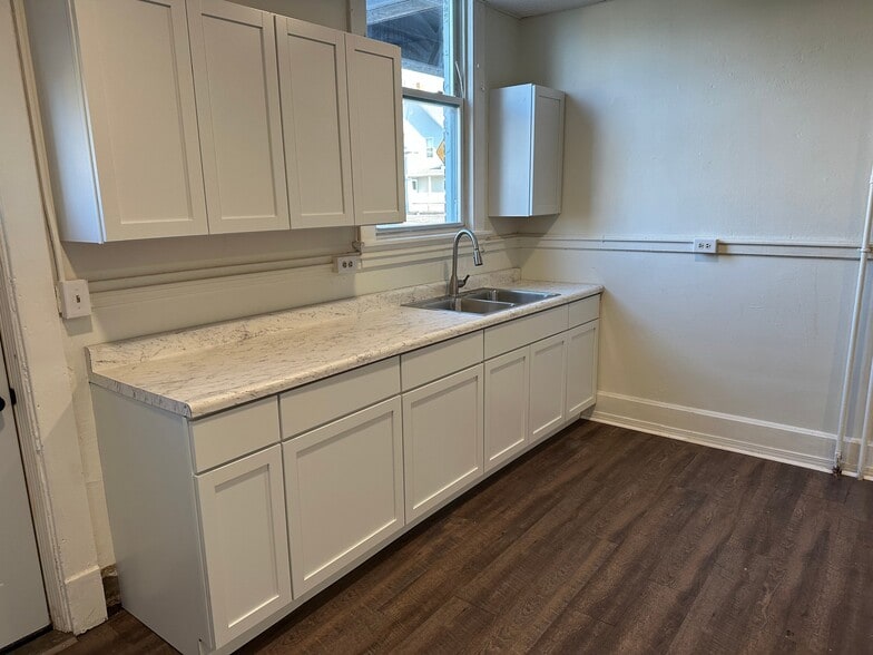 Building Photo - 3036 W Maryland St