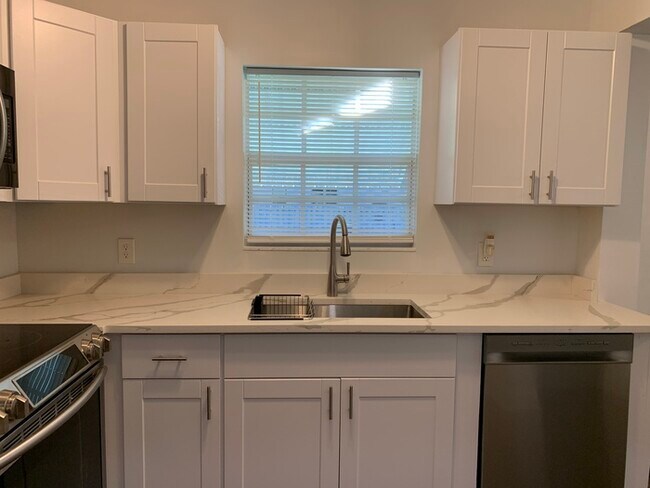 Building Photo - CHARMING KEY WEST HOME