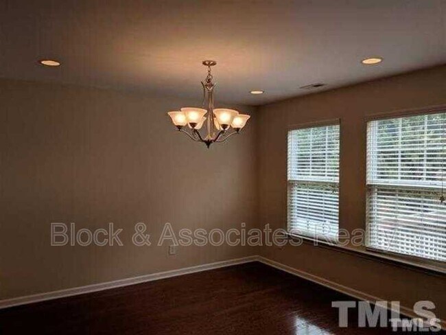 Building Photo - 8829 Thornton Town Pl