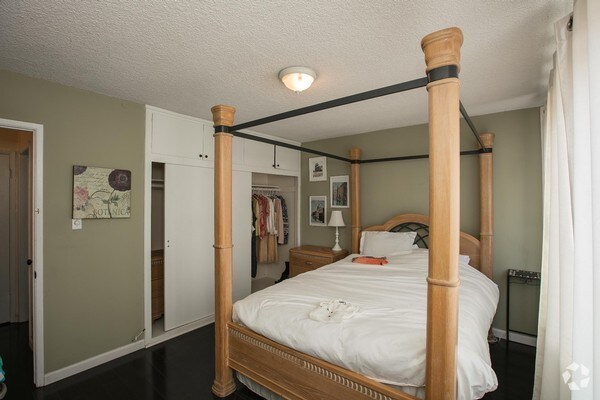 Building Photo - 2328 Virginia Ave