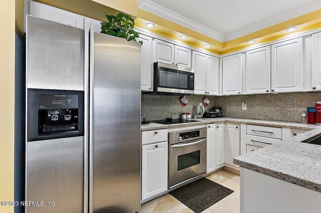 Building Photo - 1601 Ocean Dr S