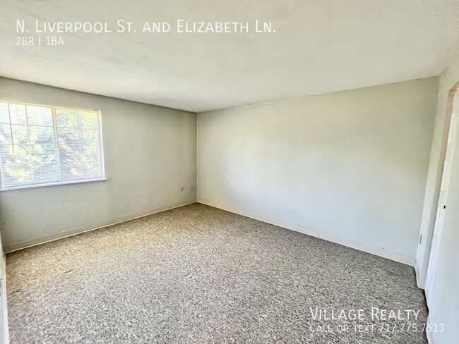 Building Photo - Few Steps! Top floor! Affordable 2-Bed wit...