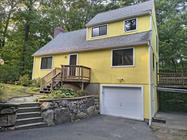 Building Photo - 16 Hundred Oaks Ln