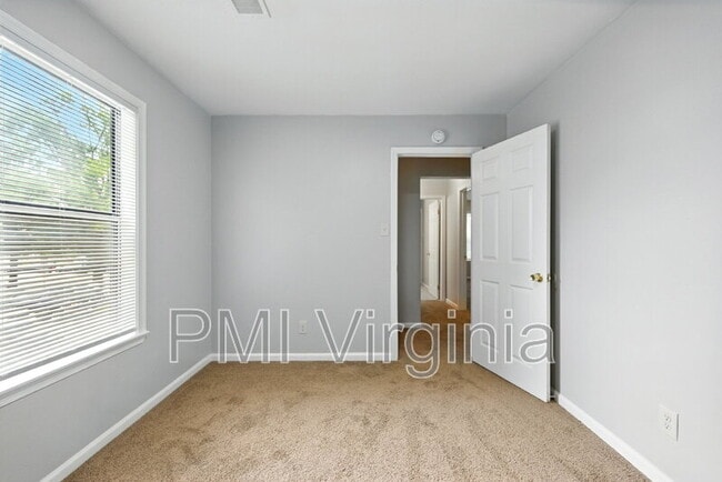 Building Photo - 949 Park Ave