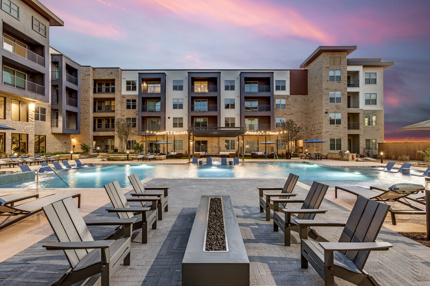 Poolside Lounge & Firepit - Aura 35Fifty