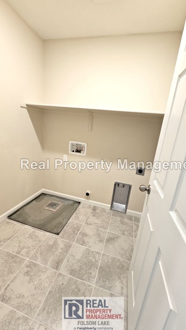 Building Photo - 3 bed 2.5 bath Home | Folsom Ranch - Gated Community | Walk to Dining & Coffee