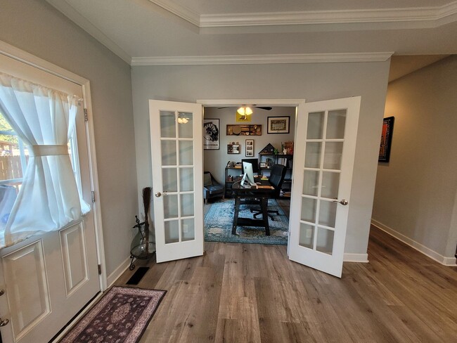 Building Photo - Beautiful & Spacious 4 bedroom, 2.5 bath h...