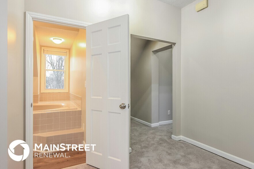 Building Photo - 1104 Buttercup Ln