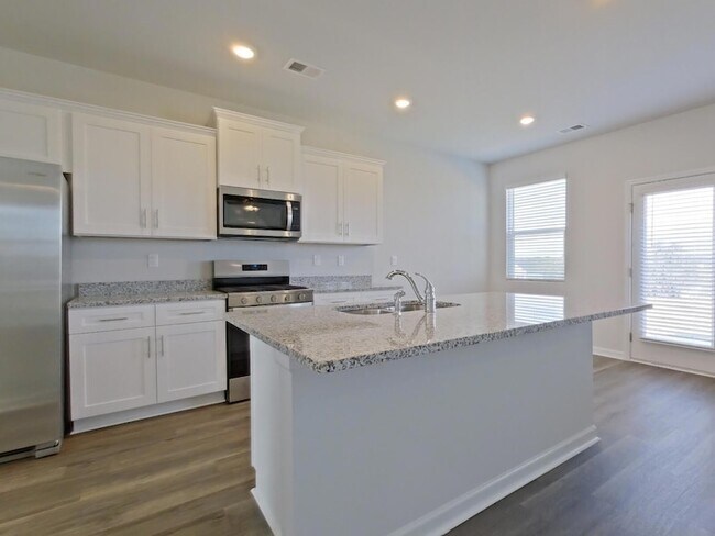 Building Photo - 937 Raghorn Rd