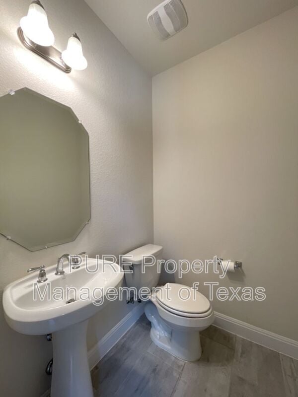 Building Photo - 716 Expedition Way