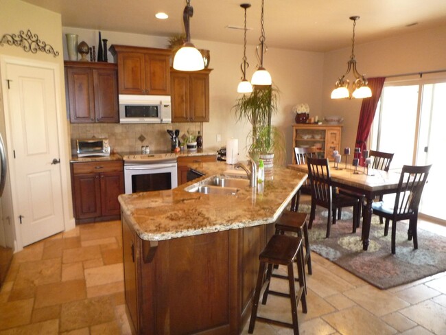 Building Photo - Beautiful Single Level Property with a Big...