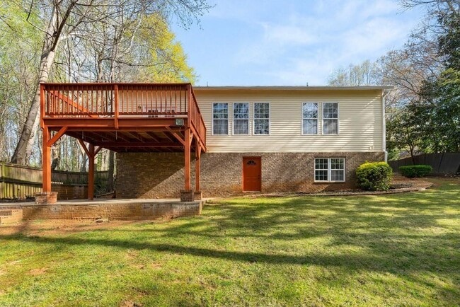 Building Photo - 880 Melody Ln