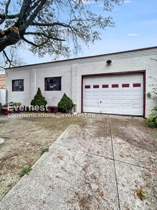 Building Photo - 1794 W 54th St