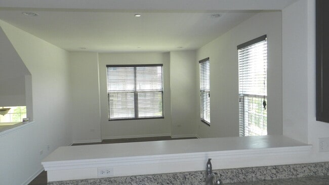 Building Photo - 2817 Henley Ln