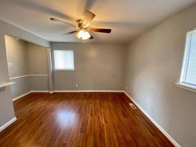 Building Photo - 3704 Timbercrest Dr NW